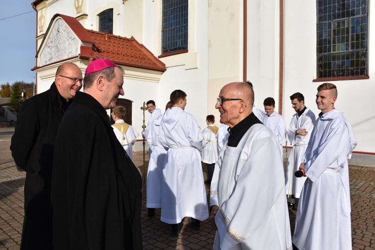 Konsekracja ołtarza w luzińskiej parafii