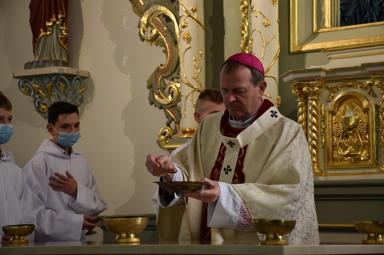 Konsekracja ołtarza w luzińskiej parafii