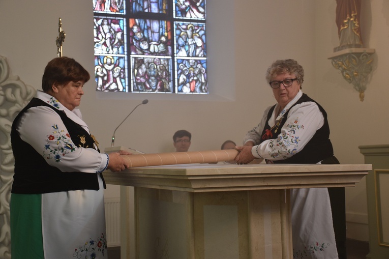 Konsekracja ołtarza w luzińskiej parafii