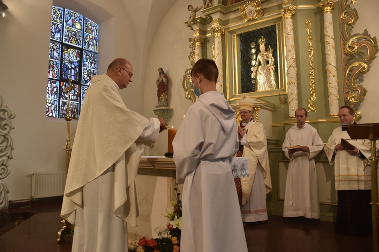 Konsekracja ołtarza w luzińskiej parafii