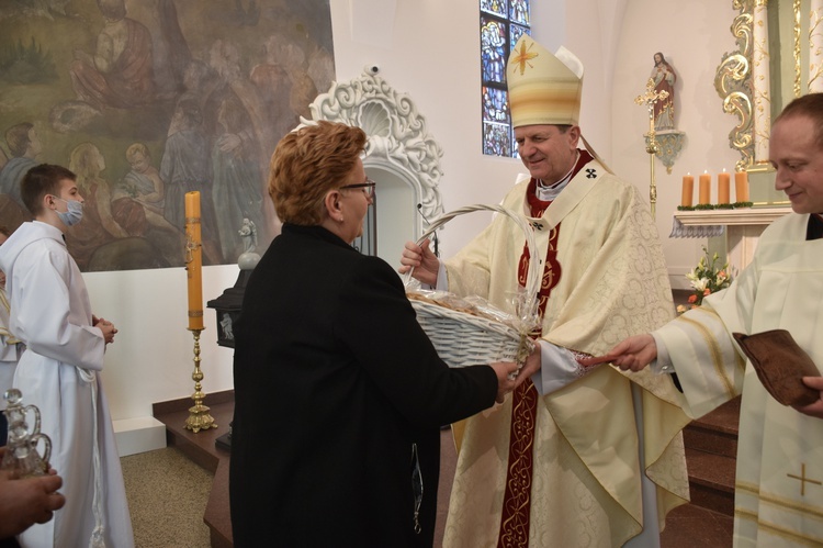 Konsekracja ołtarza w luzińskiej parafii