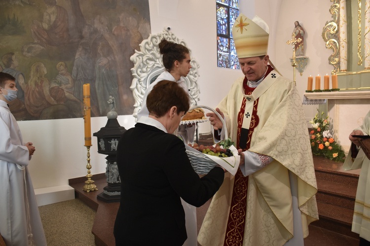 Konsekracja ołtarza w luzińskiej parafii