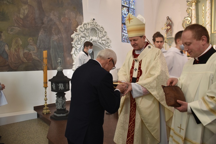 Konsekracja ołtarza w luzińskiej parafii