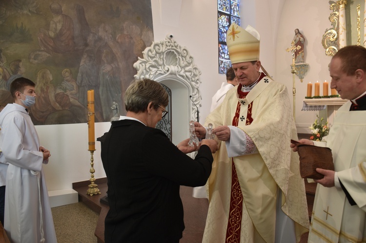 Konsekracja ołtarza w luzińskiej parafii