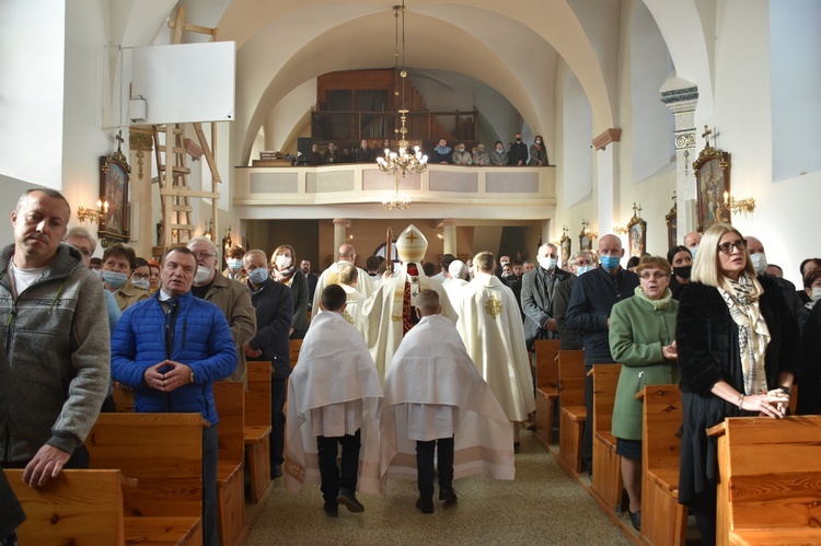 Konsekracja ołtarza w luzińskiej parafii