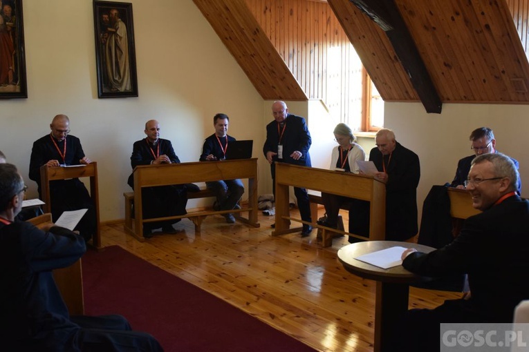 Synodalna praca w grupach