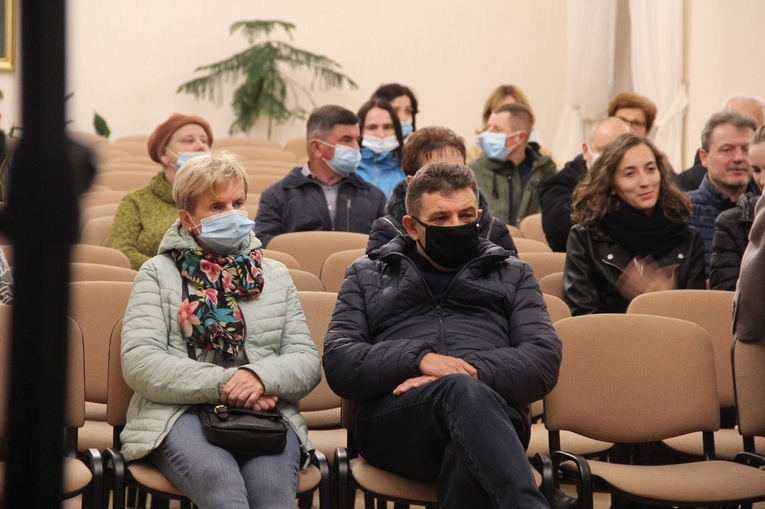 Dabrowa Tarnowska. Spotkanie z misjonarzem ks. Pawłem Dąbrową