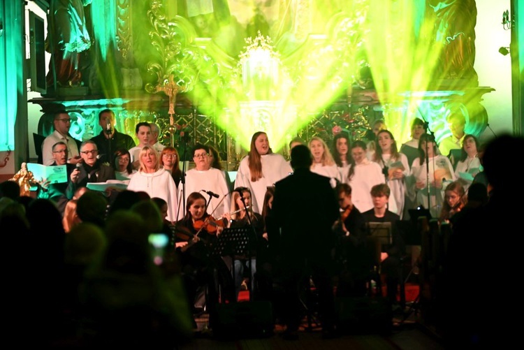 Świdnica. Rodzina "Sygnału Miłosierdzia" Janowi Pawłowi II