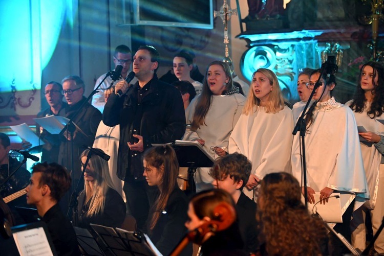 Świdnica. Rodzina "Sygnału Miłosierdzia" Janowi Pawłowi II