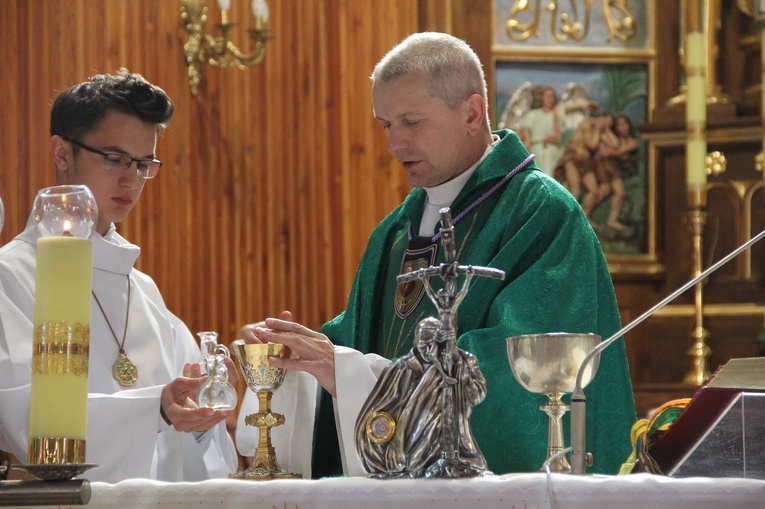 Jurków k. Limanowej. Nowa chorągiew Zakonu Rycerzy św. Jana Pawła II