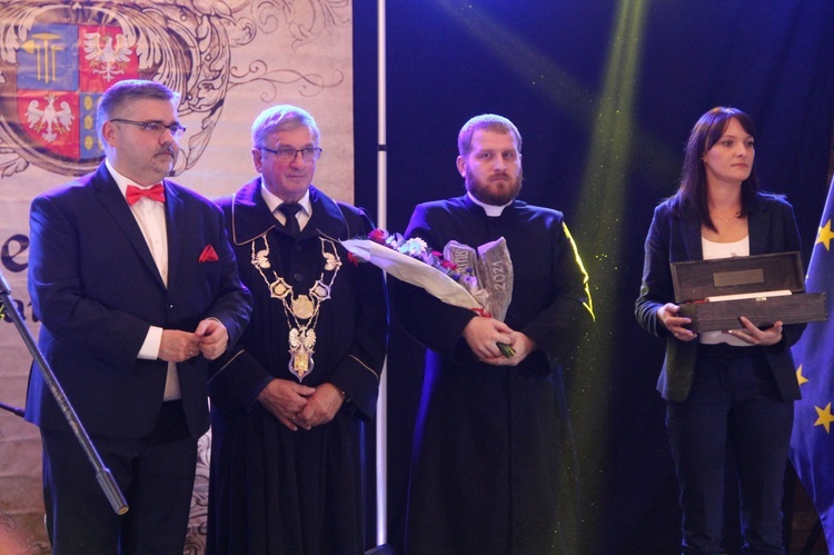Bochnia. Gala Bene Meritus dla Powiatu Bocheńskiego 2021