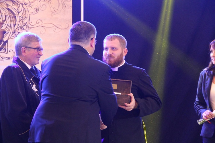 Bochnia. Gala Bene Meritus dla Powiatu Bocheńskiego 2021