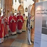 	Wystawa została poświęcona przez metropolitę abp. Tadeusza Wojdę.