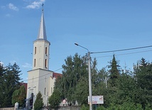 Wybudowana w 1217 r. świątynia pierwotnie należała do opactwa cystersów w Lubiążu.