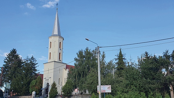 Wybudowana w 1217 r. świątynia pierwotnie należała do opactwa cystersów w Lubiążu.