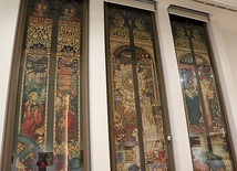 ▲	120 lat temu krakowianin Józef Mehoffer zaprojektował m.in. witraż „Najświętszy Sakrament” do katedry św. Mikołaja w szwajcarskim Fryburgu. Na wystawie można zobaczyć kartony projektowe tego dzieła.