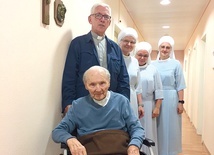 ▲	Ostatnia wizyta  abp. Wiktora Skworca w domu spokojnej starości w Visp  w lipcu 2021.