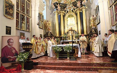 Dziękczynna Eucharystia przed obrazem MB Tuchowskiej.