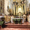 Dziękczynna Eucharystia przed obrazem MB Tuchowskiej.