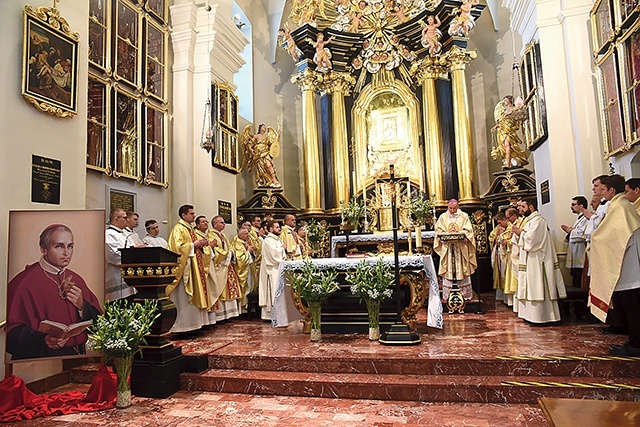 Dziękczynna Eucharystia przed obrazem MB Tuchowskiej.