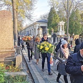 Kwestarze często byli pytani, jak trafić do konkretnego grobu. Teraz wszystkim pomoże apka.