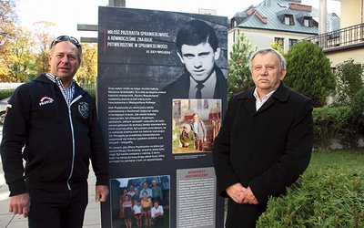 W otwarciu wzięli udział członkowie rodziny błogosławionego  – Marek Popiełuszko, bratanek kapłana,  oraz Józef Popiełuszko, jego brat.