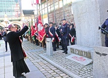 Po Mszy bp Kiciński poświęcił posąg św. Katarzyny Aleksandryjskiej, przeniesiony po 39 latach spod lokomotywowni, w której głodowali protestujący, przed Dworzec Główny PKP.