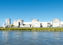 Jedna z francuskich elektrowni atomowych w Creys Mépieu nad Rodanem.
