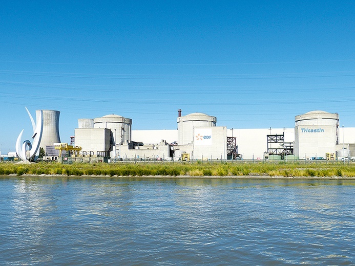 Jedna z francuskich elektrowni atomowych w Creys Mépieu nad Rodanem.