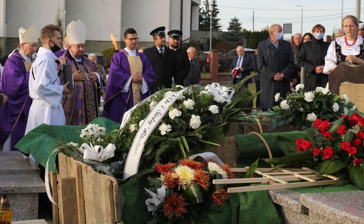 Pogrzeb śp. ks. prałata Eugeniusza Góry w Janowicach