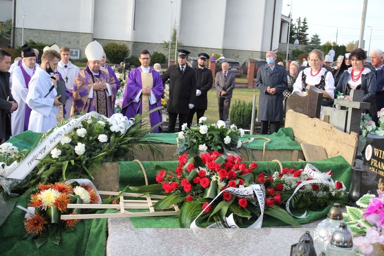 Pogrzeb śp. ks. prałata Eugeniusza Góry w Janowicach