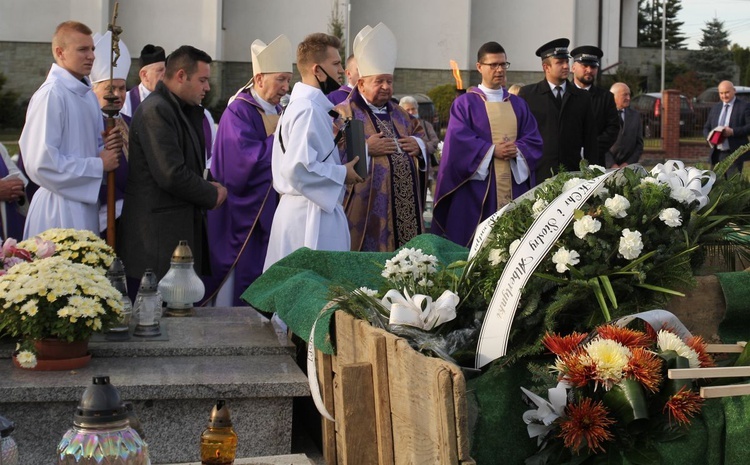 Pogrzeb śp. ks. prałata Eugeniusza Góry w Janowicach