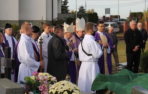 Pogrzeb śp. ks. prałata Eugeniusza Góry w Janowicach