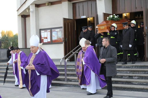 Pogrzeb śp. ks. prałata Eugeniusza Góry w Janowicach