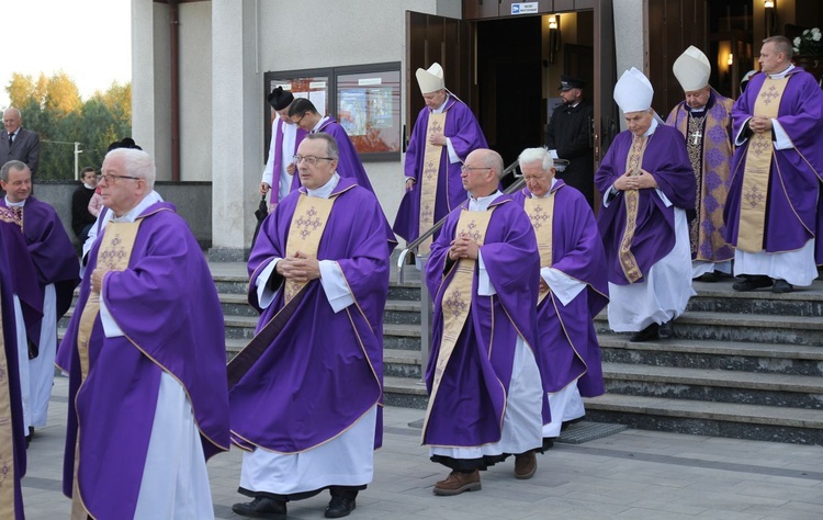 Pogrzeb śp. ks. prałata Eugeniusza Góry w Janowicach