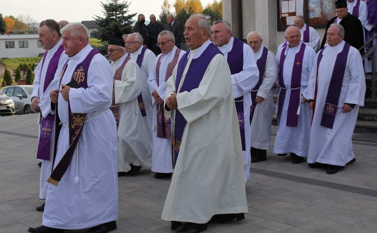 Pogrzeb śp. ks. prałata Eugeniusza Góry w Janowicach