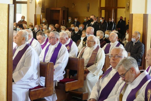 Pogrzeb śp. ks. prałata Eugeniusza Góry w Janowicach