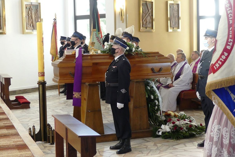 Pogrzeb śp. ks. prałata Eugeniusza Góry w Janowicach