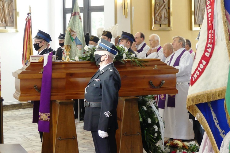 Pogrzeb śp. ks. prałata Eugeniusza Góry w Janowicach