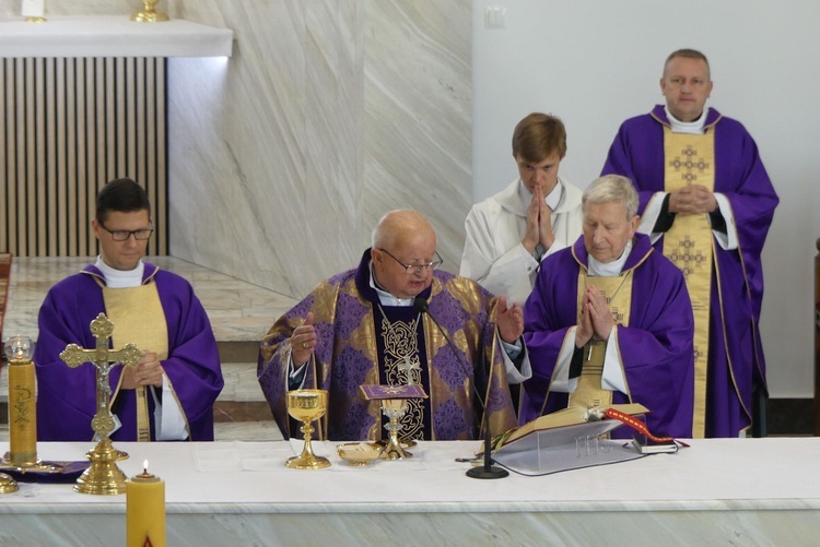 Pogrzeb śp. ks. prałata Eugeniusza Góry w Janowicach