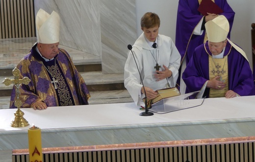 Pogrzeb śp. ks. prałata Eugeniusza Góry w Janowicach