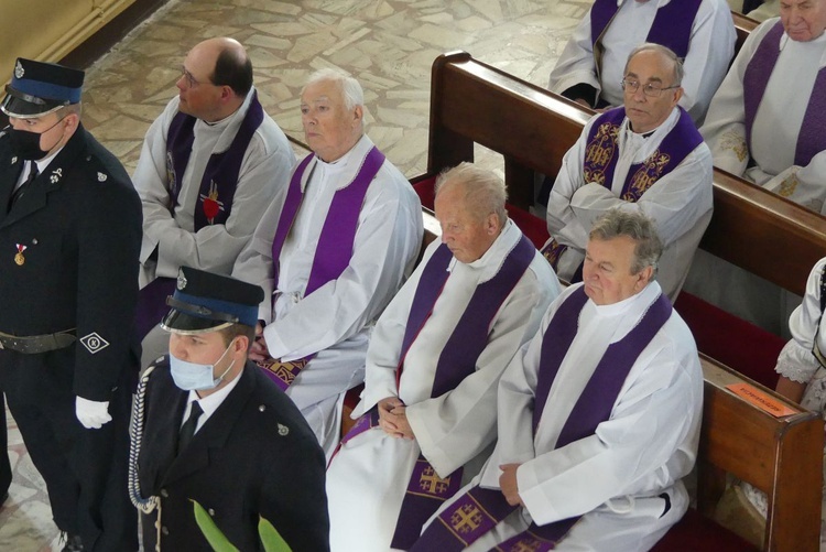 Pogrzeb śp. ks. prałata Eugeniusza Góry w Janowicach