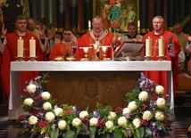 Od lewej: bp Zbigniew Zieliński, abp Tadeusz Wojda i bp Wiesław Szlachetka.