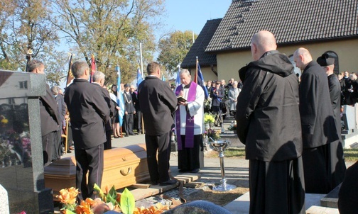 Testamentem, który nam zostawił jest on sam