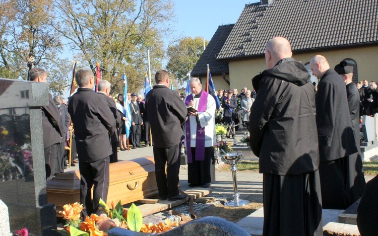 Testamentem, który nam zostawił jest on sam