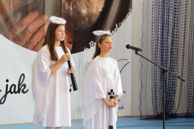 Pobłogosławienie sali gimnastycznej w Katolickiej Szkole Podstawowej w Czechowicach-Dziedzicach