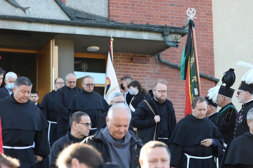 Ostatnie pożegnanie o. Krzysztofa Janasa OFMConv w Harmężach