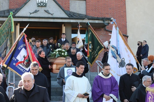 Ostatnie pożegnanie o. Krzysztofa Janasa OFMConv w Harmężach