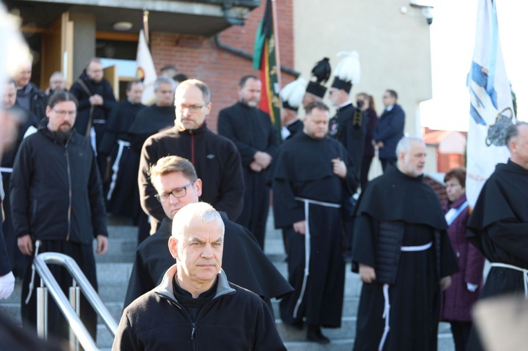 Ostatnie pożegnanie o. Krzysztofa Janasa OFMConv w Harmężach