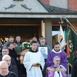 Ostatnie pożegnanie o. Krzysztofa Janasa OFMConv w Harmężach